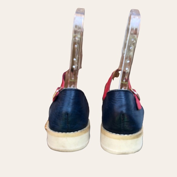 Womens leather Sandals Close Toe 9.5M Buckle Ditsy Floral Great Condition - Picture 5 of 7